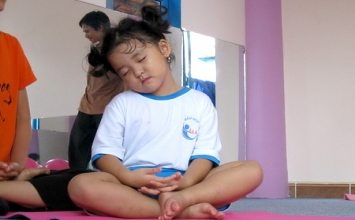 Ngồi thiền thì ai đánh ai